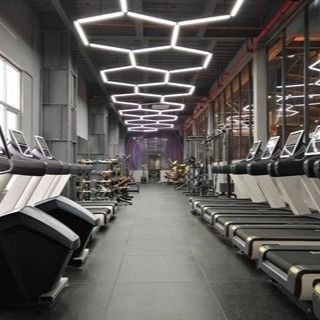 İyi fiyat GYM Fitness Odası Kauçuk Döşeme Fayansları Kırmızı Siyah Renk OEM ODM çevrimiçi
