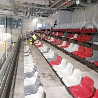 İyi fiyat Futbol Tribünleri İçin Özelleştirilebilir Renkler Plastik Stadyum Oturma çevrimiçi