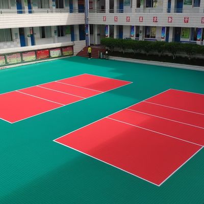 İyi fiyat Kırmızı PP Plakalı Spor Yerleri Spor Tesisleri için Önerilen MOQ 500pcs çevrimiçi