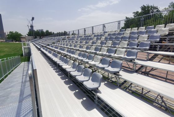 İyi fiyat Paletli yeşil yapay çim çim 8000-22000 Düşük bakımlı çimler için yoğunluk çevrimiçi