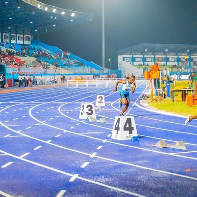 İyi fiyat IAAF Sertifikalı Atletik Koşu Parkurları 13mm Tam Döküm Sistemi çevrimiçi