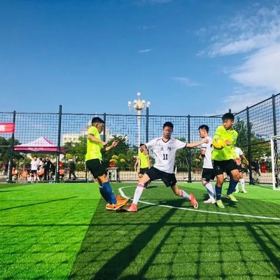 İyi fiyat Futbol Sahası İçin 50mm Sentetik Kilitli Suni Çim çevrimiçi