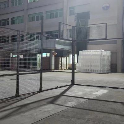 Yumuşak yüzeyli kolay kurulabilen yeşil sentetik padel tenis sahası