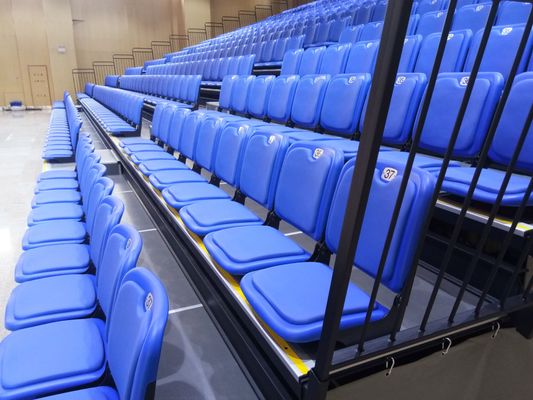 İyi fiyat 200 - 500 kişi kapasitesiyle Gümüş Çekilebilir Tribün Koltukları çevrimiçi