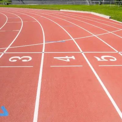 İyi fiyat Yumuşak yüzey ve UV direnci olan standart atletik koşu pistleri çevrimiçi
