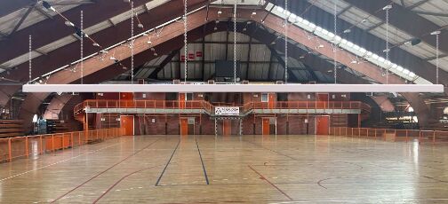 İyi fiyat Otomatik Elektrikli Kontrol Sistemi Bölücü Perde Yüksek Mukavemetli Kumaş Özelleştirilebilir Renk İç Mekan Sporları İçin çevrimiçi