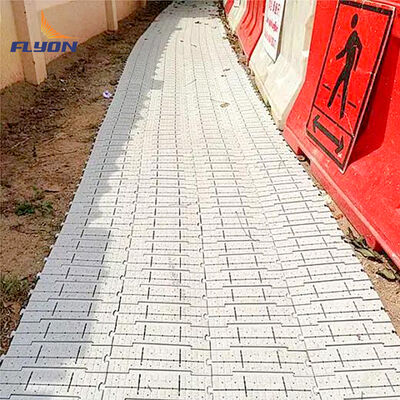 İyi fiyat Yüksek Darbe Direnci, 5 Ton/m² Yük Kapasiteli ve Çim Koruması İçin Geçmeli Tasarımlı Taşınabilir Etkinlik Zemin Kaplaması çevrimiçi